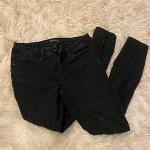 Black jeans (no rips)